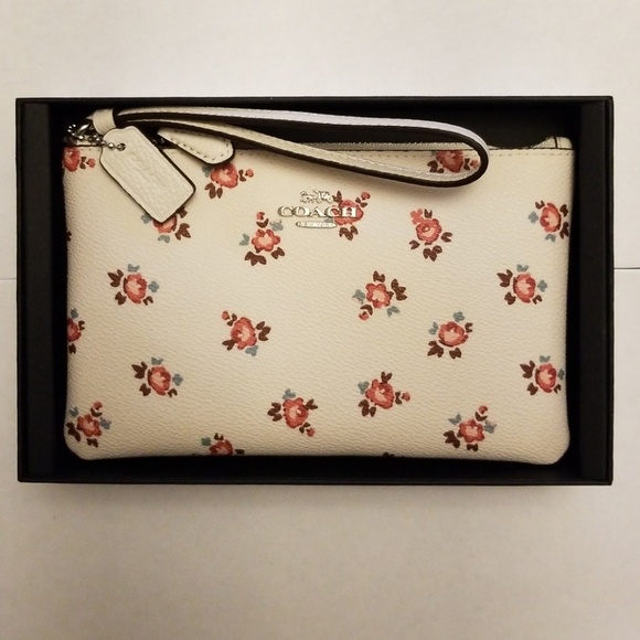 Coach Handbags - 👜💖Floral Coach Wristlet